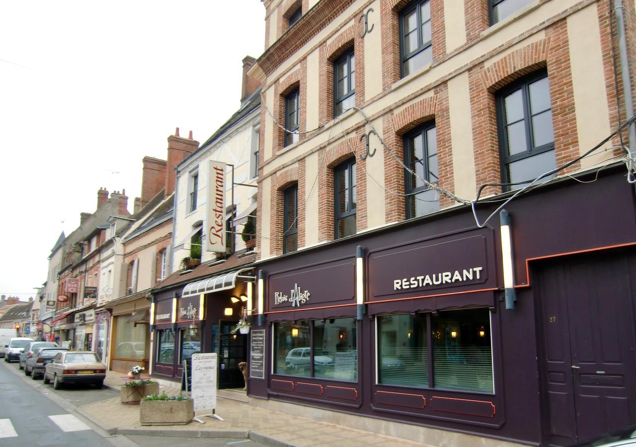 Logis Hotel-Restaurant Le Relais D'Aligre Chateauneuf-en-Thymerais ภายนอก รูปภาพ